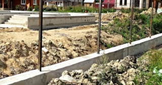 Фундамент под забор заказать в Воскресенске -  заливка фундамента для забора | от 1551 за п.м.